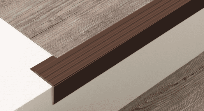 PVC-Treppenkante #13364   3mm Ansatz TK 45/42/3mm braun VE=20x2,50m - Detail 1