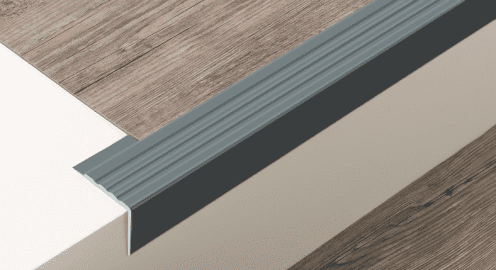 PVC-Treppenkante #13364   3mm Ansatz TK 45/42/3mm grau VE=20x2,50m - Detail 1