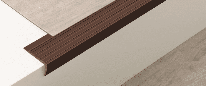 PVC-Treppenkante #13385   2mm Ansatz TK 40/25/2mm braun VE=20x2,50m - Detail 1