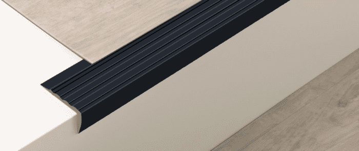 PVC-Treppenkante #13385 2mm Ansatz TK 40/25/2mm schwarz VE=20x2,50m - Detail 1