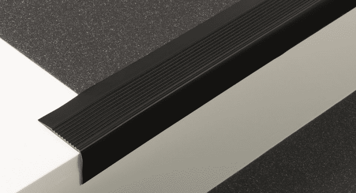 PVC-Treppenkante #13420 zum Aufsetzen TK 60/42mm schwarz VE=20x2,50m - Detail 1